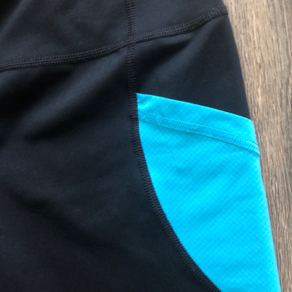 Workout capris - Picture 3 of 4